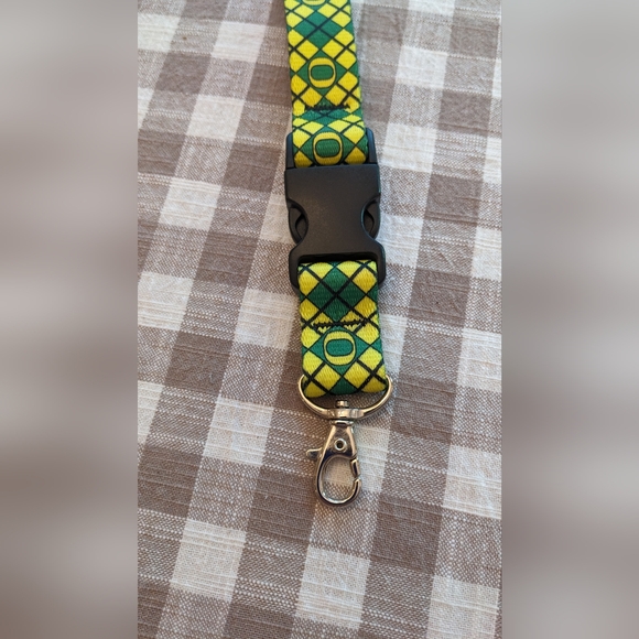 University Of Oregon Lanyard with Clip Oregon Ducks Plaid Green Yellow Plaid - Picture 2 of 4